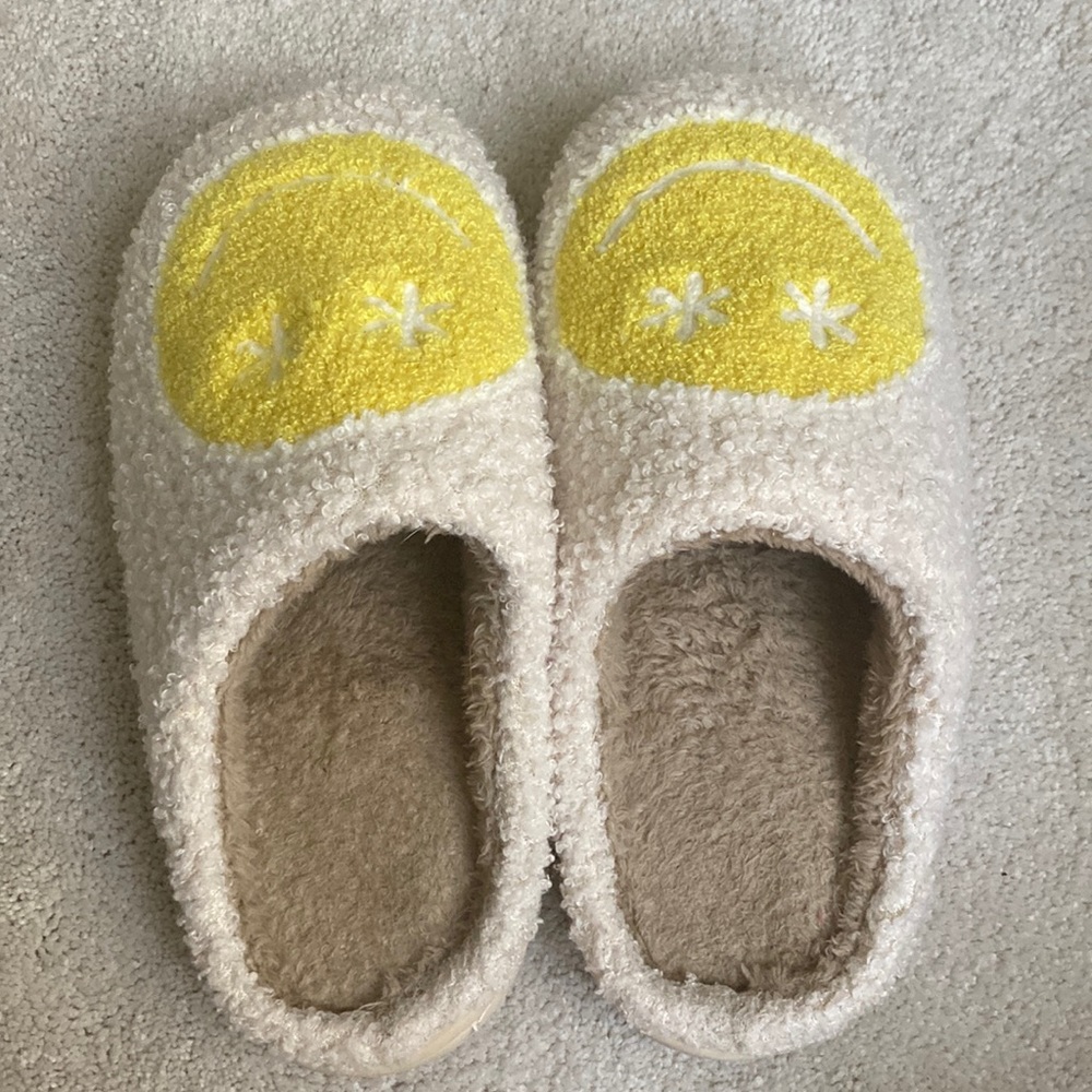Cute smily face kids slippers